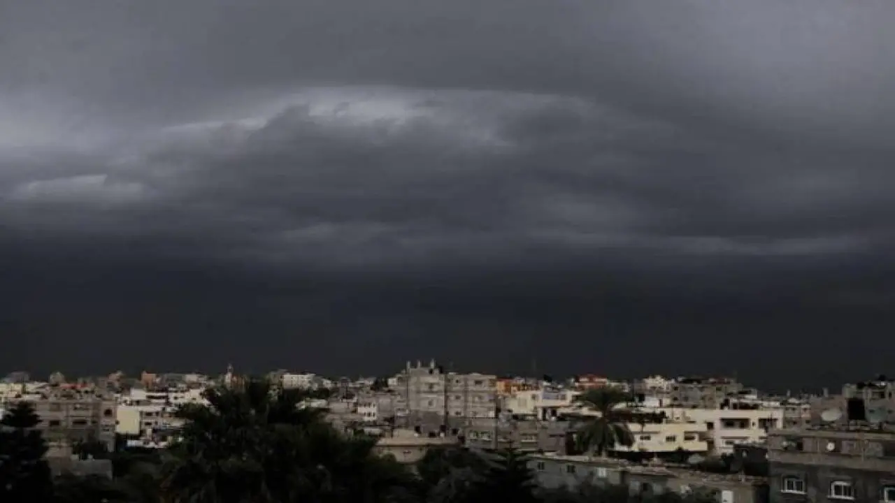 الطقس في ليبيا…  أجواء باردة وأمطار غزيرة على الشمال الليبي خلال الأيام المقبلة